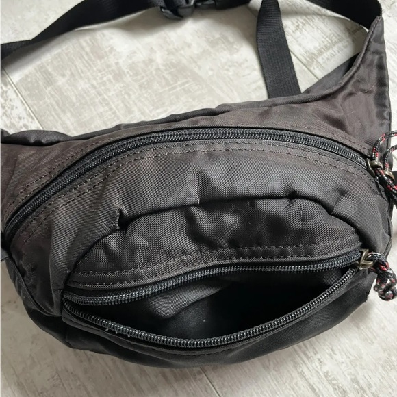 Vintage Nike 90’s Sling Bag Messenger Y2K Swoosh fanny pack NIKE JORDAN bulls - Picture 3 of 16